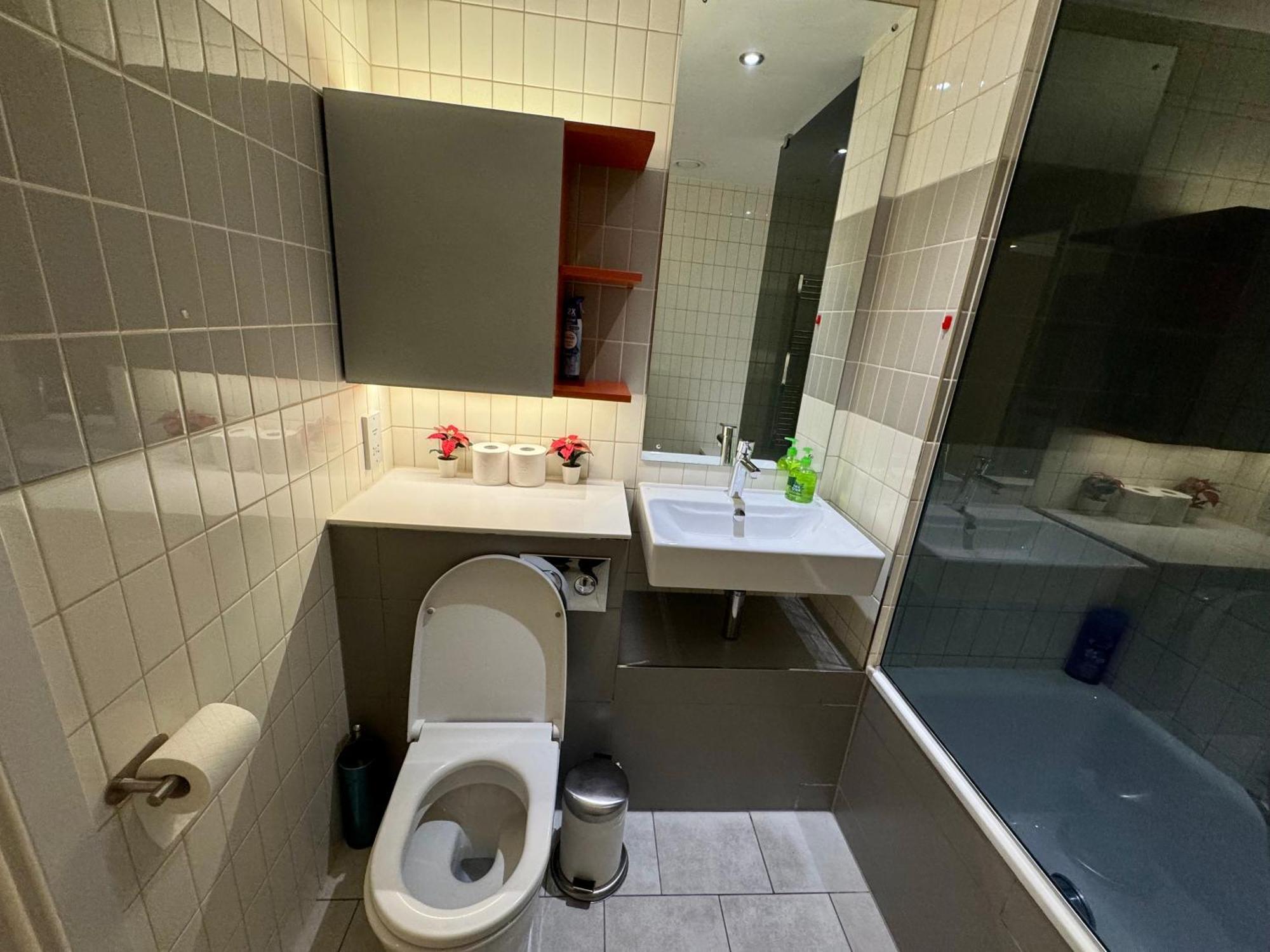 Excel Cosy With Balcony & River View Close To O2 Arena, Cable Car, City Hall Appartamento *